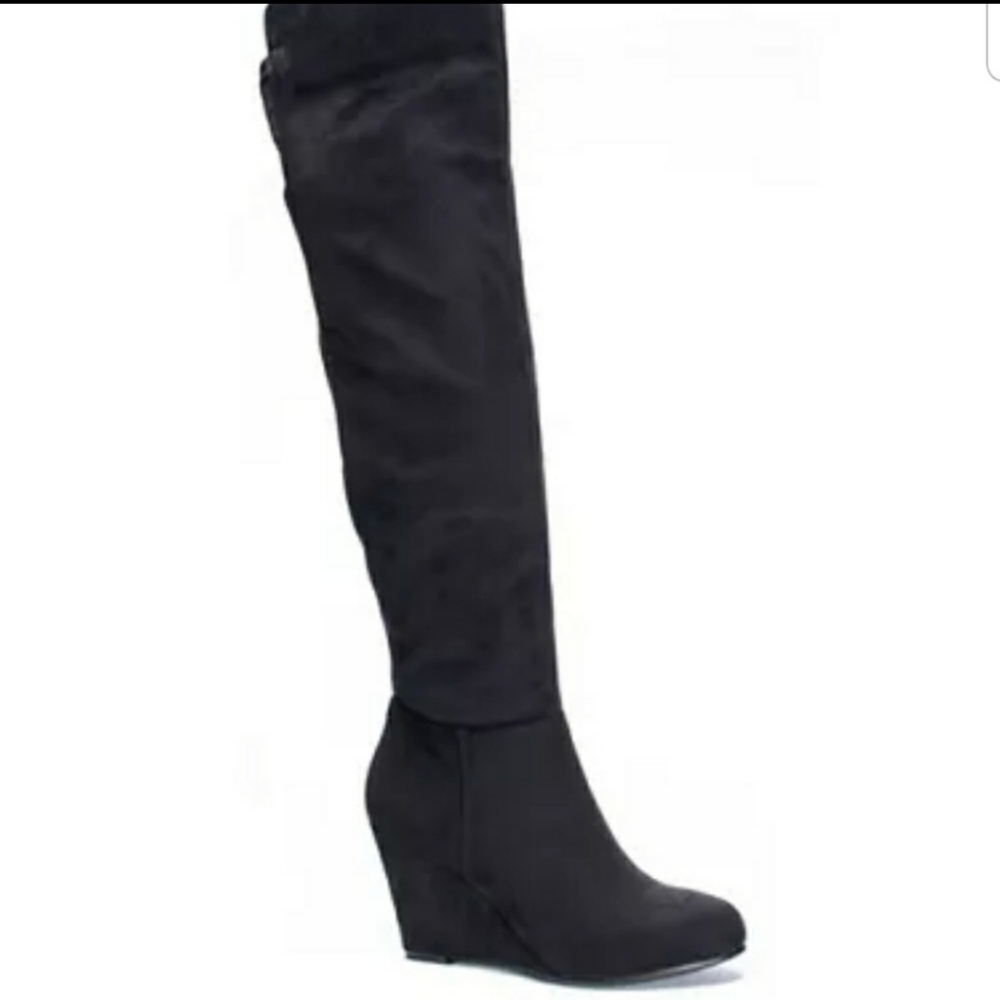 Women's Chinese laundry over the knee boots size 5.5 in Taupe color.